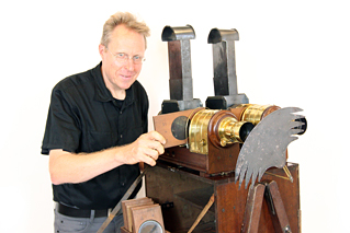 Erkki HUHTAMO(Erkki with Marcy lantern pair)